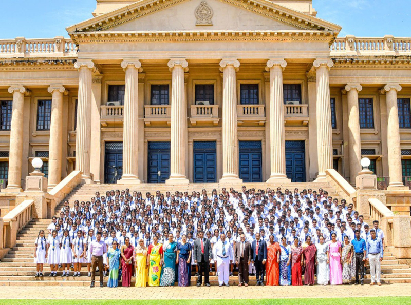 Students of Nittambuwa Sanghabodhi National School Visit President’s House
